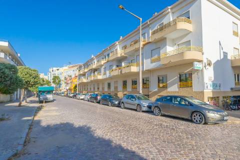 | T3 DUPLEX REMODELADO | 100M DA PRAIA | COSTA DA CAPARICA |
