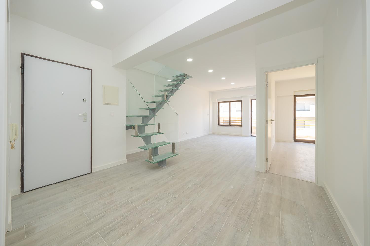 | T3 DUPLEX REMODELADO | 100M DA PRAIA | COSTA DA CAPARICA |