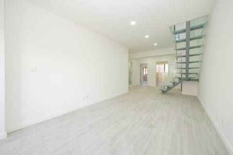 | T3 DUPLEX REMODELADO | 100M DA PRAIA | COSTA DA CAPARICA |