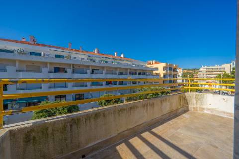 | T3 DUPLEX REMODELADO | 100M DA PRAIA | COSTA DA CAPARICA |