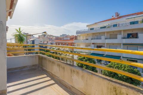 | T3 DUPLEX REMODELADO | 100M DA PRAIA | COSTA DA CAPARICA |