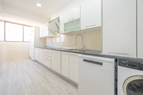 | T3 DUPLEX REMODELADO | 100M DA PRAIA | COSTA DA CAPARICA |