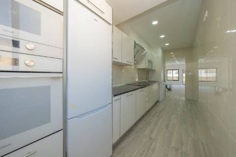 | T3 DUPLEX REMODELADO | 100M DA PRAIA | COSTA DA CAPARICA |