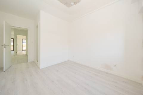 | T3 DUPLEX REMODELADO | 100M DA PRAIA | COSTA DA CAPARICA |