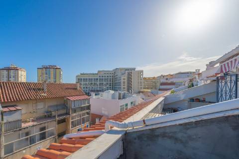 | T3 DUPLEX REMODELADO | 100M DA PRAIA | COSTA DA CAPARICA |