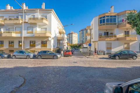 | T3 DUPLEX REMODELADO | 100M DA PRAIA | COSTA DA CAPARICA |