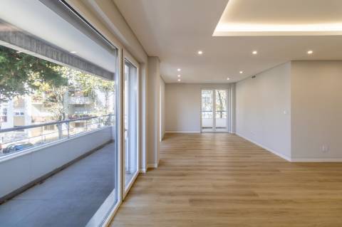 Apartamento de Luxo T3 em Carcavelos: Conforto, Design e Localização Privilegiada