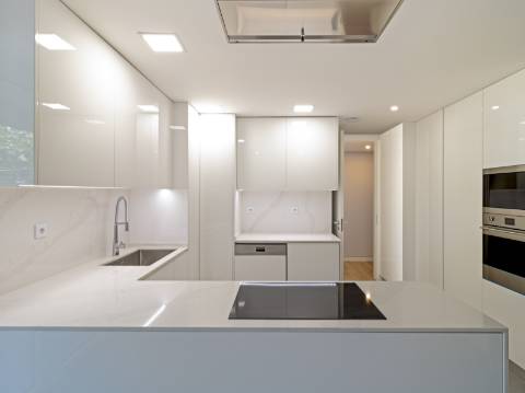 Apartamento de Luxo T3 em Carcavelos: Conforto, Design e Localização Privilegiada