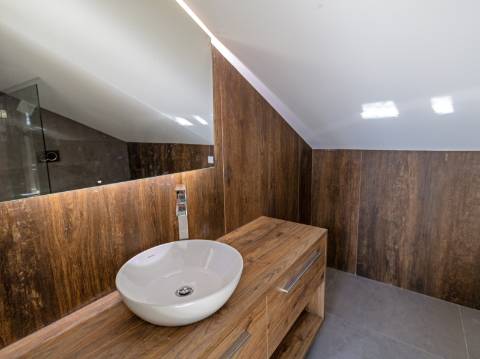 Viva o Sonho em Carcavelos: Luxuoso T3+1 em Duplex com Varandas e Mezanine!