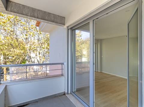 Viva o Sonho em Carcavelos: Luxuoso T3+1 em Duplex com Varandas e Mezanine!