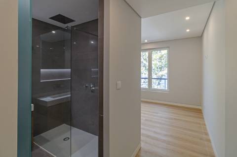 Viva o Sonho em Carcavelos: Luxuoso T3+1 em Duplex com Varandas e Mezanine!