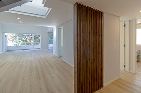 Elegância e Conforto num Duplex T3+1 com Mezanine em Carcavelos - O Espaço dos Seus Sonhos