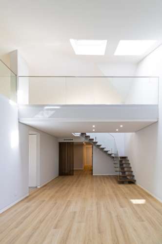 Elegância e Conforto num Duplex T3+1 com Mezanine em Carcavelos - O Espaço dos Seus Sonhos