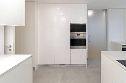 Elegância e Conforto num Duplex T3+1 com Mezanine em Carcavelos - O Espaço dos Seus Sonhos