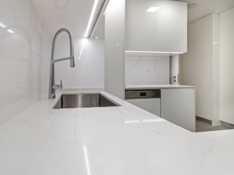 Elegância e Conforto num Duplex T3+1 com Mezanine em Carcavelos - O Espaço dos Seus Sonhos