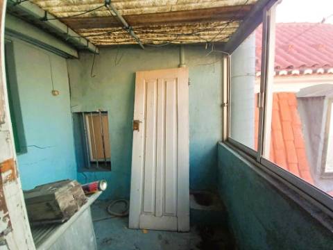 || OPORTUNIDADE INVESTIMENTO | Prédio em Alcântara | PARA REMODELAÇÃO TOTAL ||