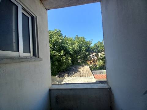 Apartamento T1 EM REMODELAÇÃO TOTAL no Coração da Baixa da Banheira