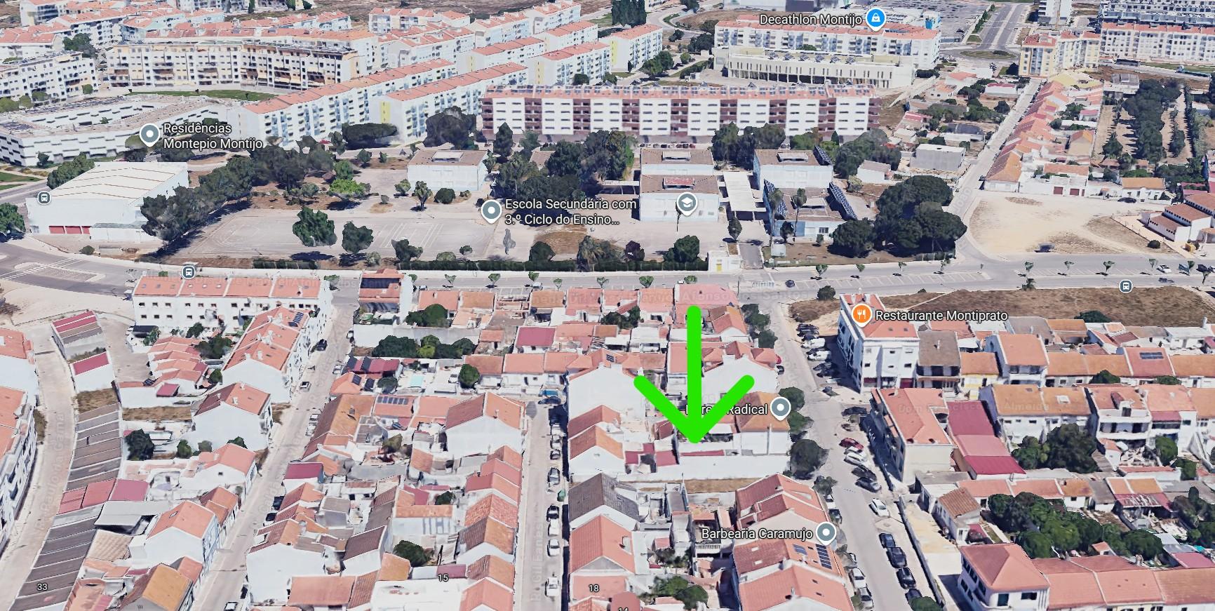 | Terreno Urbano | Projeto Aprovado para 8 apartamentos | Licenças a Pagamento |