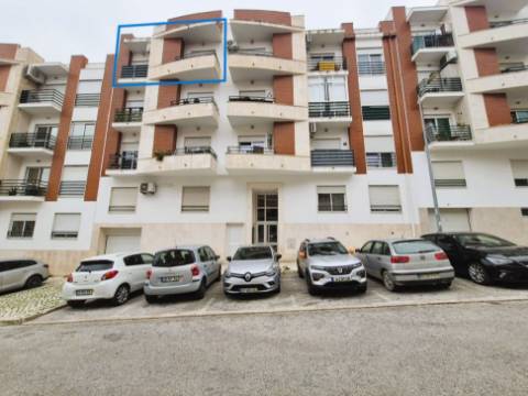 | T2 no Feijó | 79 m2 | Arrecadação com 12 m2 | Excelente estado conservação |