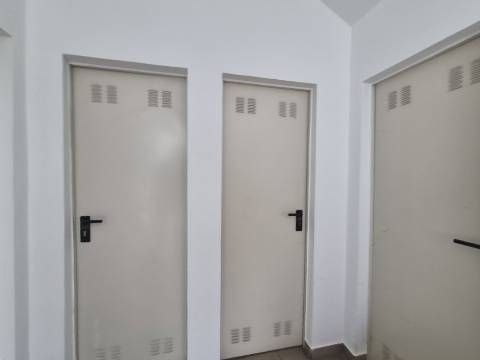 | T2 no Feijó | 79 m2 | Arrecadação com 12 m2 | Excelente estado conservação |