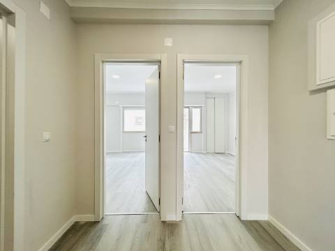 | T2 Oeiras | 91 m2 | 2 WC's | Arrecadação | TOTALMENTE REMODELADO |