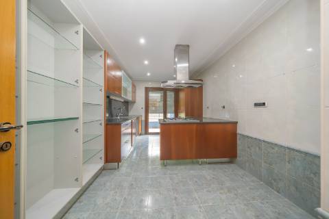 | T2 em Vila Franca de Xira | 142 m2 | Piscina | Edifício Varandas da Lezíria |