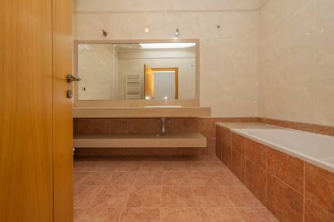 | T2 em Vila Franca de Xira | 142 m2 | Piscina | Edifício Varandas da Lezíria |