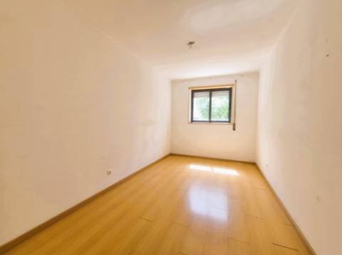 | T2 na Ameixoeira | 93 m2 | Parqueamento |