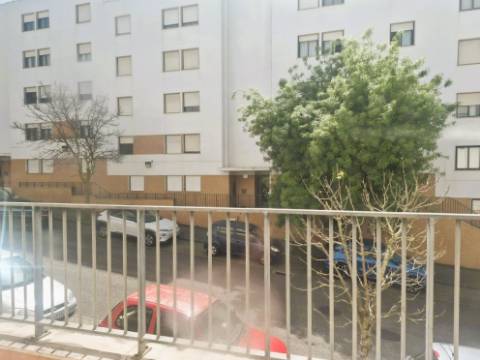 | T2 na Ameixoeira | 93 m2 | Parqueamento |