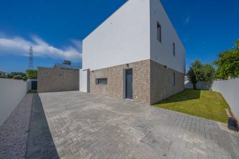 | Maravilhosa Moradia T4 | Nova | Piscina | Colégio St. Peter's School |