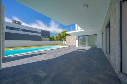 | Maravilhosa Moradia T4 | Nova | Piscina | Colégio St. Peter's School |