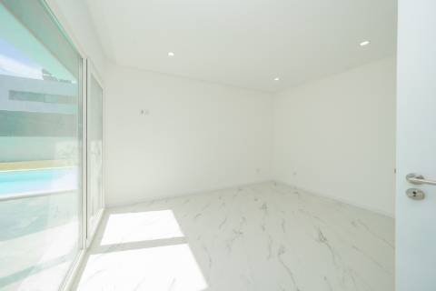 | Maravilhosa Moradia T4 | Nova | Piscina | Colégio St. Peter's School |