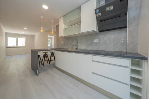 | Apartamento T2 | REMODELADO | Benfica |