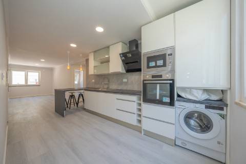 | Apartamento T2 | REMODELADO | Benfica |