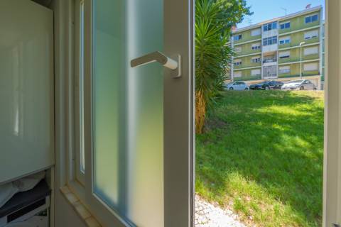 | Apartamento T2 | REMODELADO | Benfica |