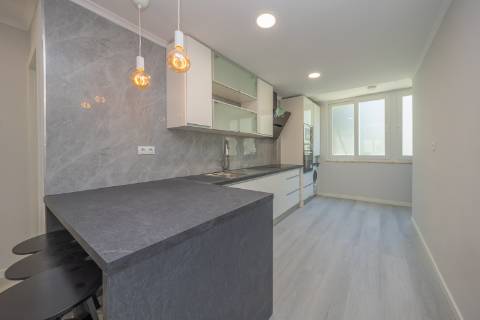 | Apartamento T2 | REMODELADO | Benfica |