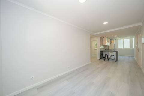 | Apartamento T2 | REMODELADO | Benfica |