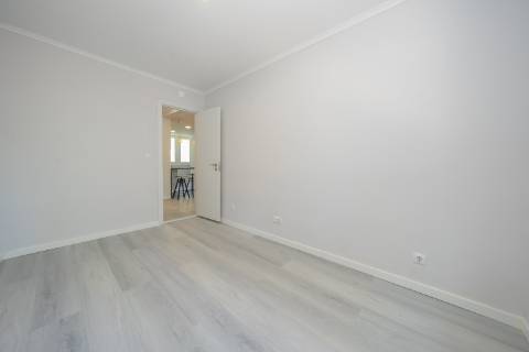 | Apartamento T2 | REMODELADO | Benfica |