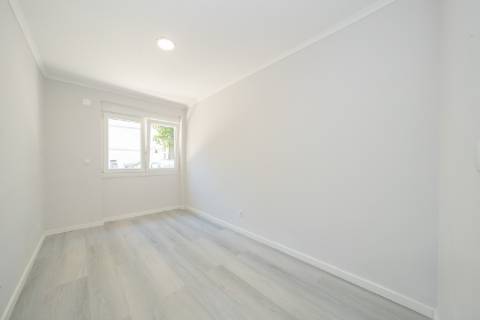 | Apartamento T2 | REMODELADO | Benfica |