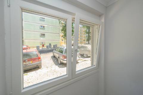 | Apartamento T2 | REMODELADO | Benfica |