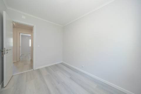 | Apartamento T2 | REMODELADO | Benfica |
