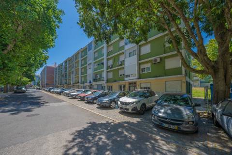 | Apartamento T2 | REMODELADO | Benfica |