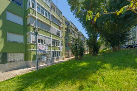 | Apartamento T2 | REMODELADO | Benfica |