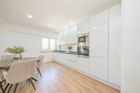 | Apartamento T3 | REMODELADO | SUÍTE | Rua República da Bolívia |