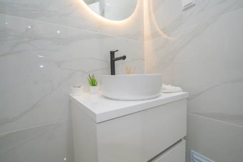 | Apartamento T3 | REMODELADO | SUÍTE | Rua República da Bolívia |