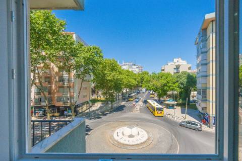 | Apartamento T3 | REMODELADO | SUÍTE | Rua República da Bolívia |