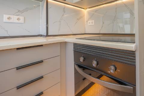 | Apartamento T3 | Remodelado | Luminoso | Perto da Zona Ribeirinha |