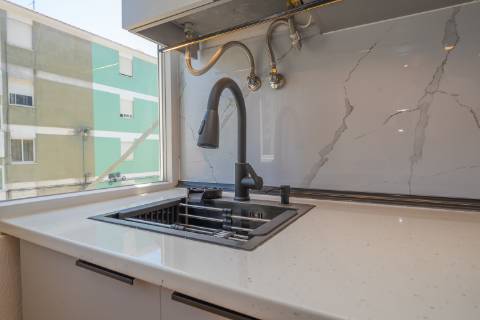 | Apartamento T3 | Remodelado | Luminoso | Perto da Zona Ribeirinha |