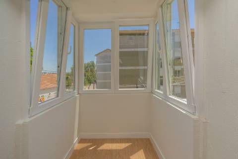 | Apartamento T3 | Remodelado | Luminoso | Perto da Zona Ribeirinha |