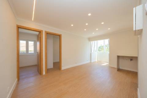 | Apartamento T3 | Remodelado | Luminoso | Perto da Zona Ribeirinha |